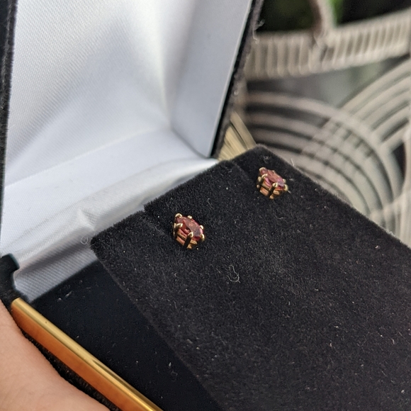 14K Gold and Garnet Stud Earrings - "Bonfire Heart" - Picture 4 of 11